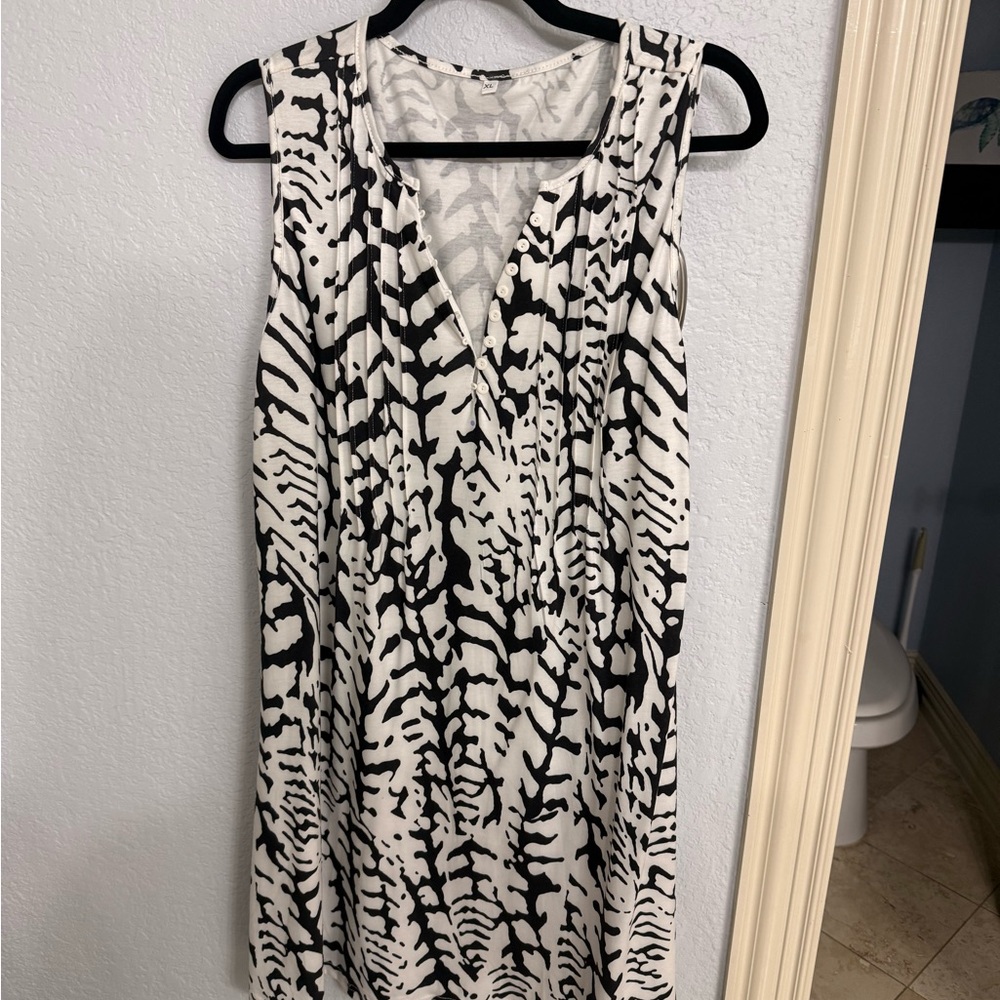 Black and White Sleeveless Dress